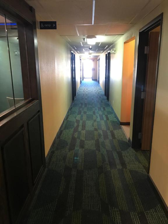 Super 8 by Wyndham Fayetteville image 19